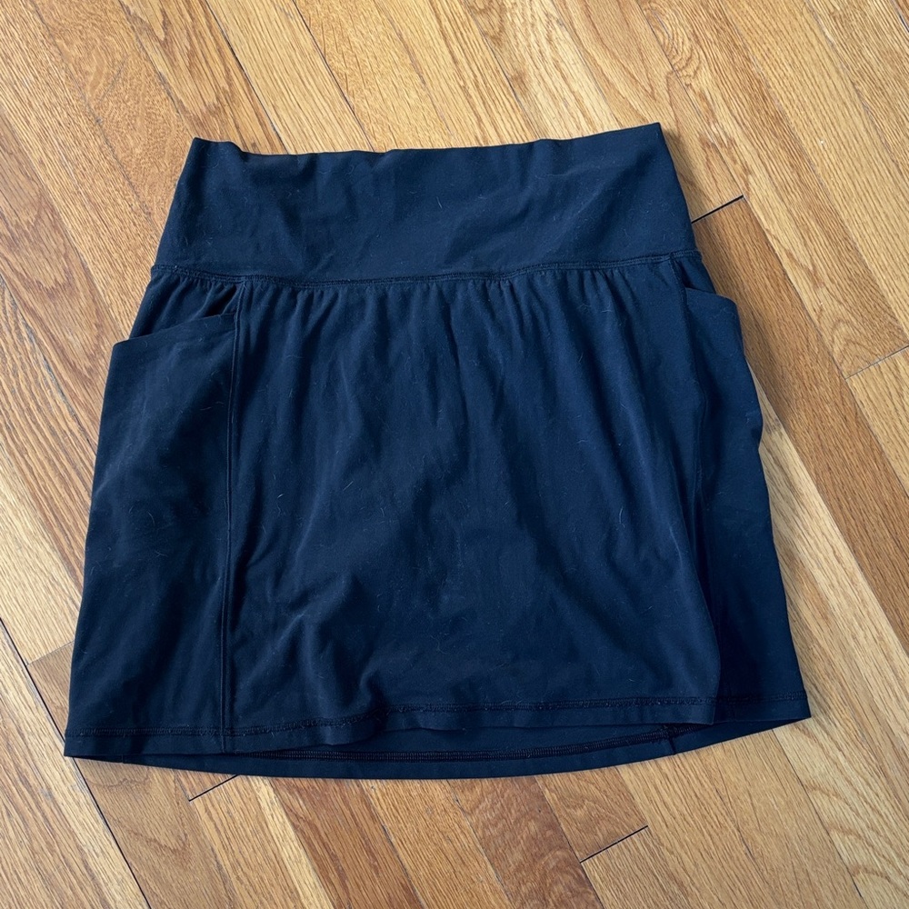 Athleta black salutation stash skort
